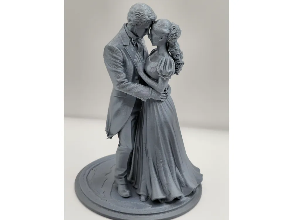 Couple Sculpture – Love Statue
